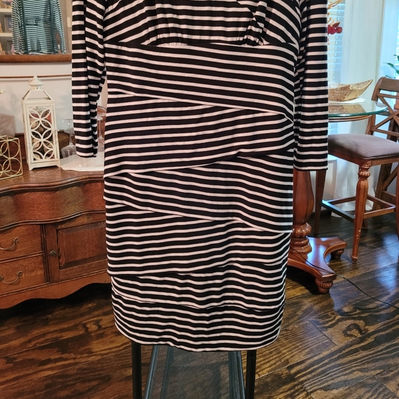 Black And White Dress - Picture 2 of 4